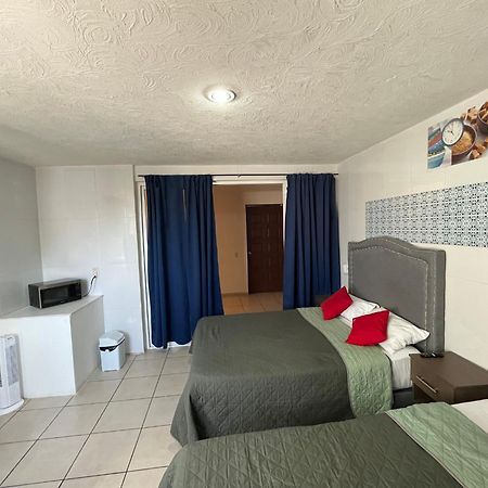 4 Venator House Boutique Aparthotel Леон Екстериор снимка
