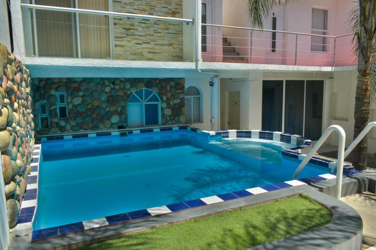 4 Venator House Boutique Aparthotel Леон Екстериор снимка