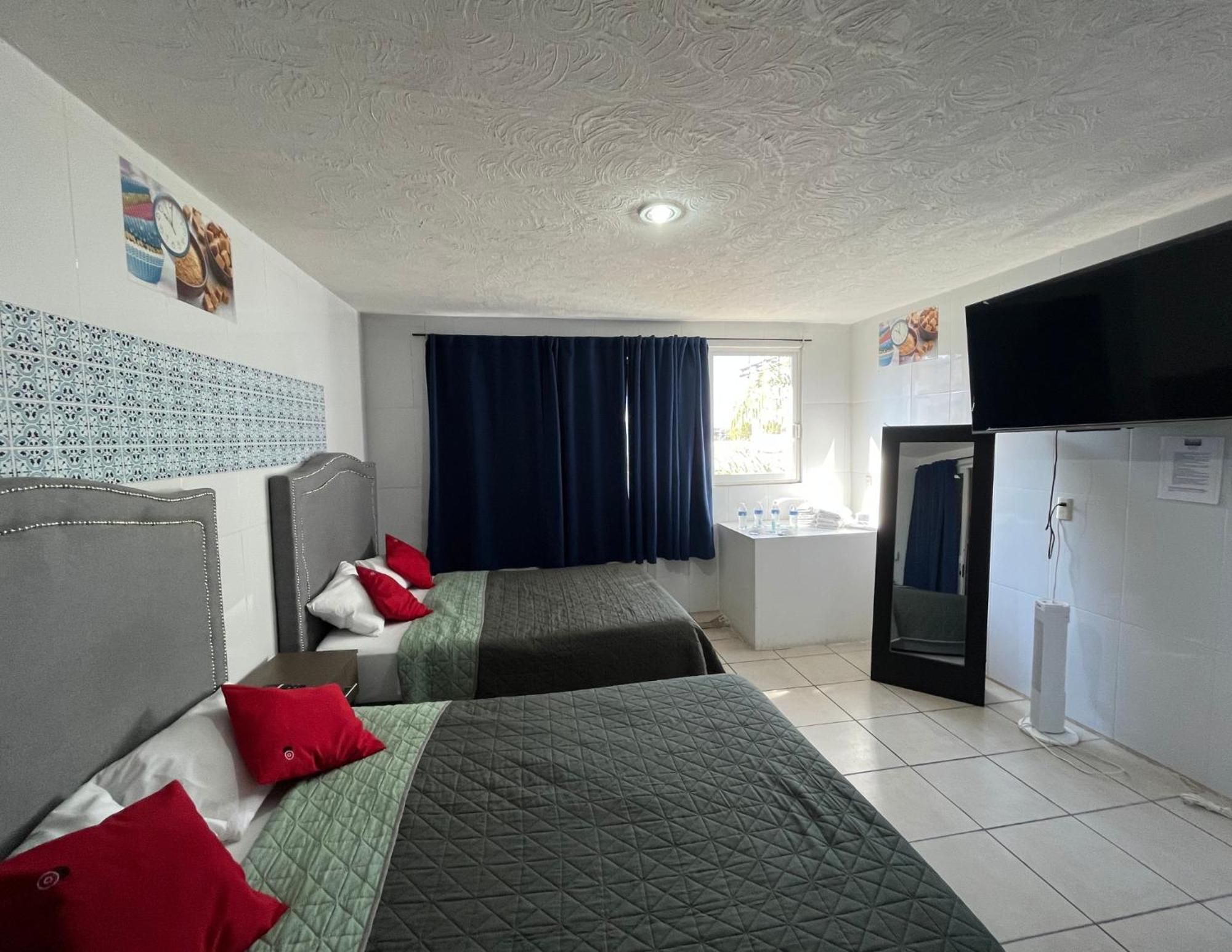 4 Venator House Boutique Aparthotel Леон Екстериор снимка
