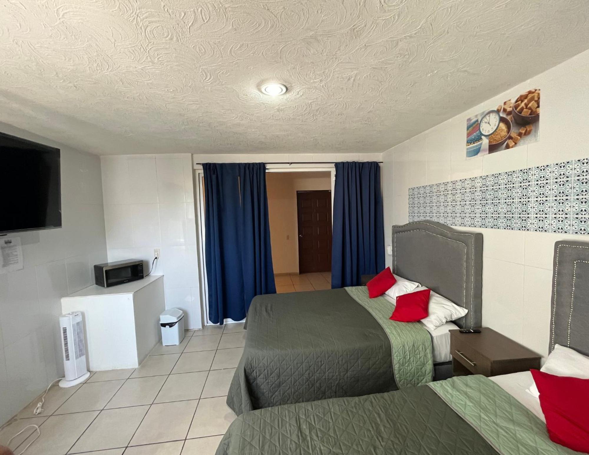 4 Venator House Boutique Aparthotel Леон Екстериор снимка
