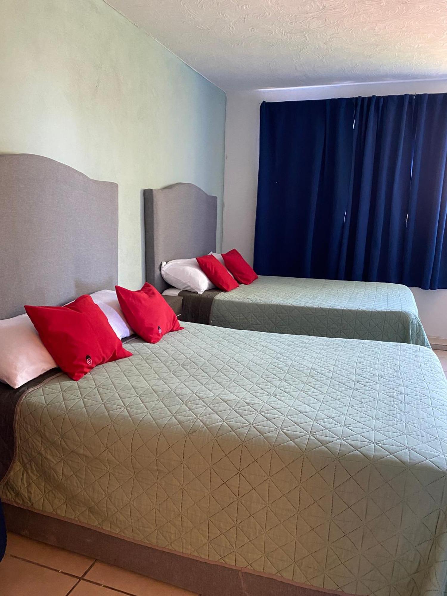4 Venator House Boutique Aparthotel Леон Екстериор снимка